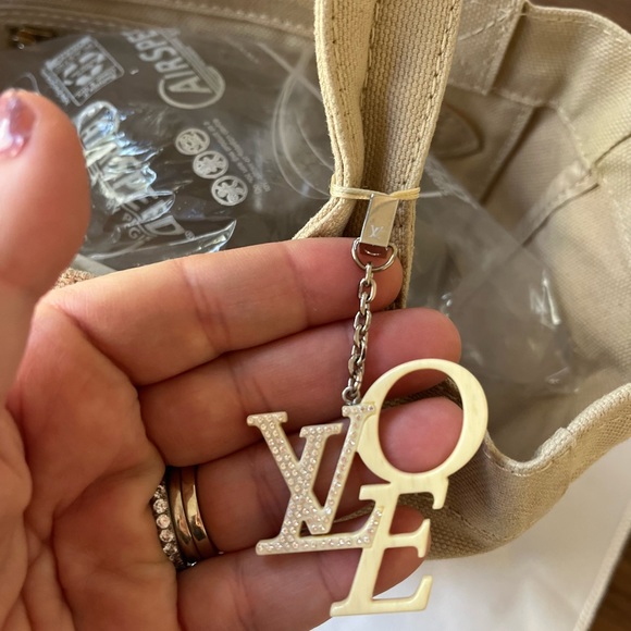 That’s Love authentic tote by Louis Vuitton AUTHENTIC! - Picture 5 of 15